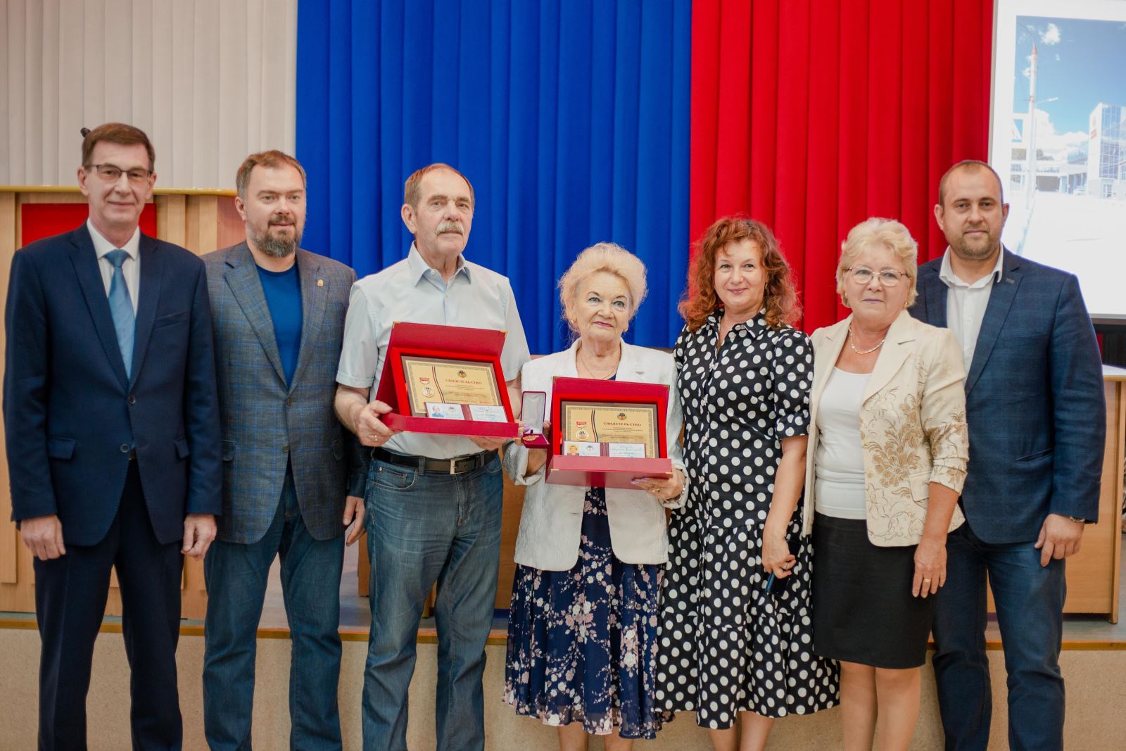 Курчатовский г челябинска. Курчатовский район г Челябинска. Почетный гражданин Куйбышевского района Осипенко. ЗКО Почетный гражданин Курчатовского района Курской области. Потехина судья Курчатовского района Челябинск.